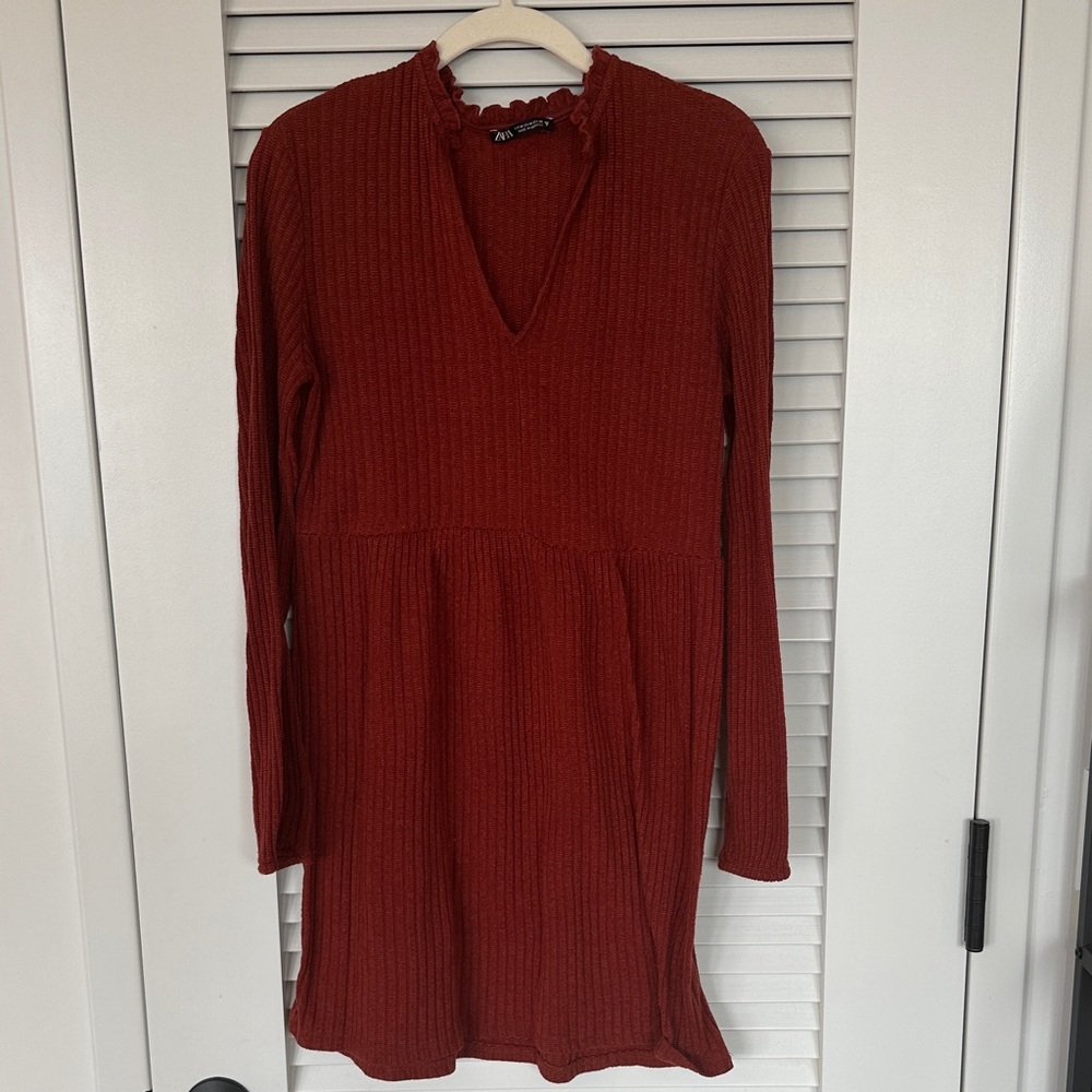 Zara Ribbed V-Neck Long Sleeve Dress in Rust